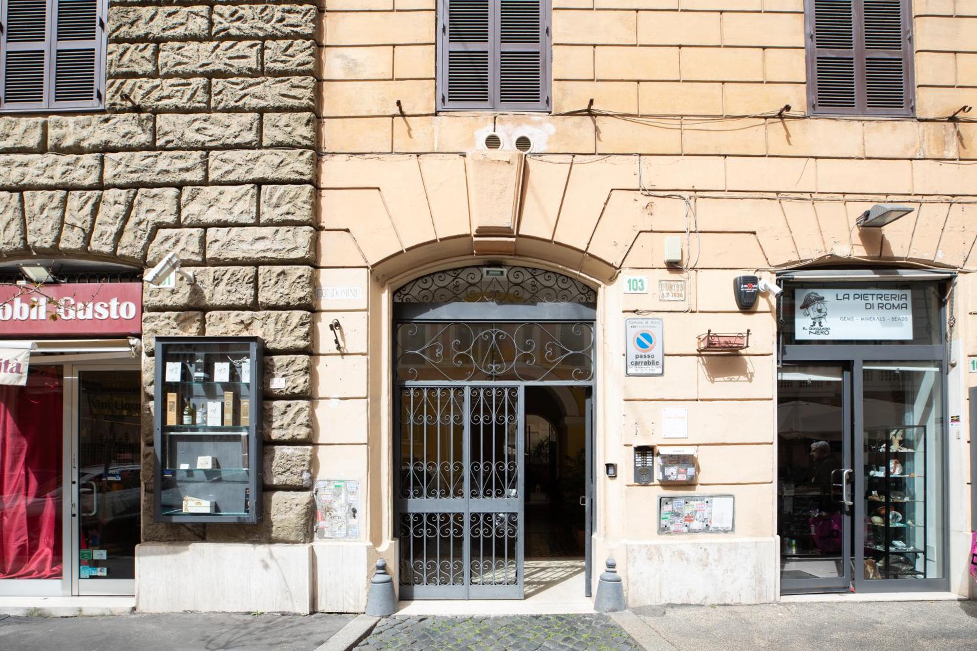 Apartment Iflat Contemporary Elegance In The Heart Of